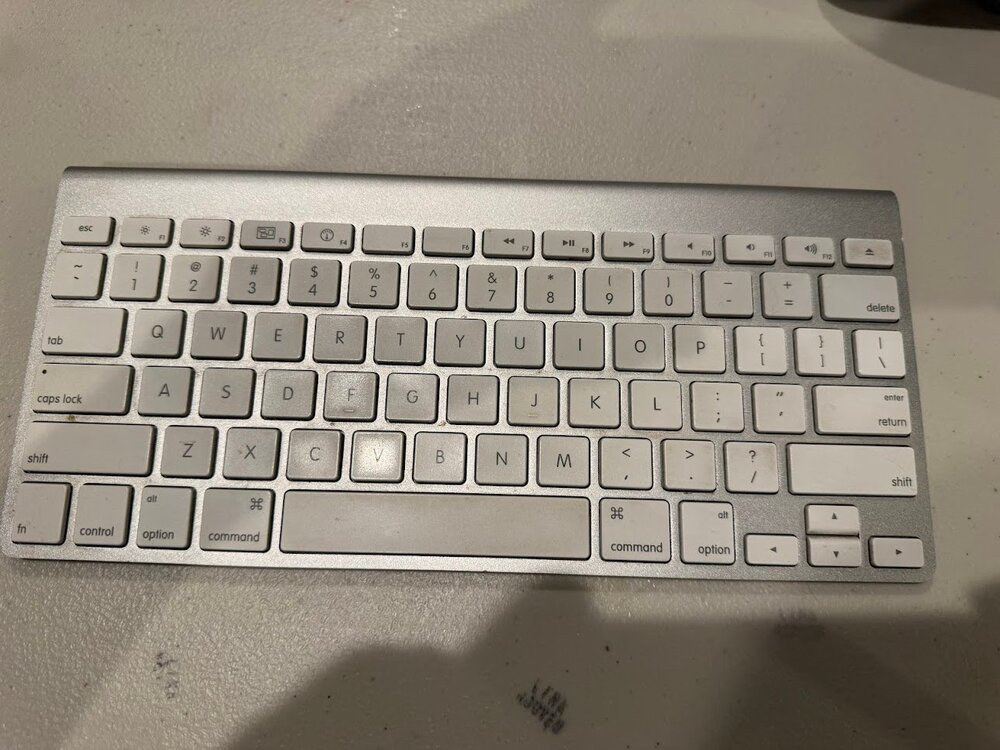 Apple Wireless Keyboard A1314 Bluetooth QWERTY Silver